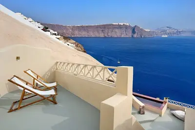 Image de Amazing Santorini Villa | 1 Bedroom Suite | Breath-taking Sea Views & Indoor Jacuzzi | Oia