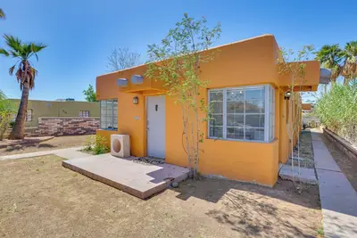 Peaceful & Bright Condo: 4 Mi to Downtown Phoenix!