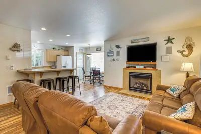 Image de Half Mi to Beach: Rockaway Beach Home w/ Grill!