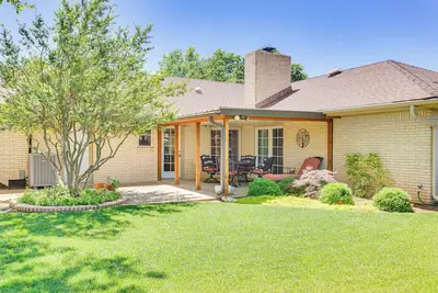 Image de Charming Oklahoma City Home ~ 11 Mi to Downtown!
