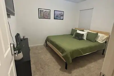Image de A Traveler's Dream Oasis ~ Cozy ~ King Beds ~ Pool Table ~ 5 Star Location ~