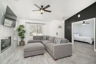 Image de Simple Home for Work or Travel