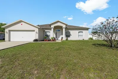 Image de Escape to our stunning pool home retreat in Vero Beach, Florida! \n