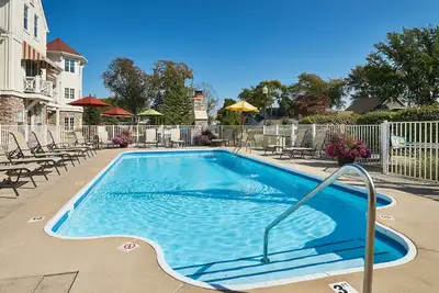 Image de \"Nantucket 1 Bedroom\" Luxury Townhome, Pool, Hot Tub, Golf Membership, Near Lake and Beaches