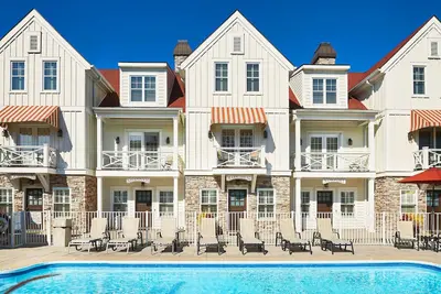 Image de \"Nantucket 5 Bedroom\" Luxury Townhome, Pool, Hot Tub, Golf Membership, Near Lake and Beaches