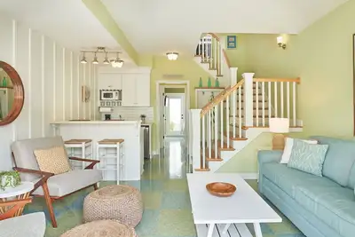 Image de \"The Marblehead\" Luxury Townhome, Pool, Hot Tub, Golf Membership, Near Lake and Beaches