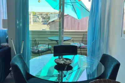 Image de This amazing condo will make you feel at home away from home near the ocean. \n