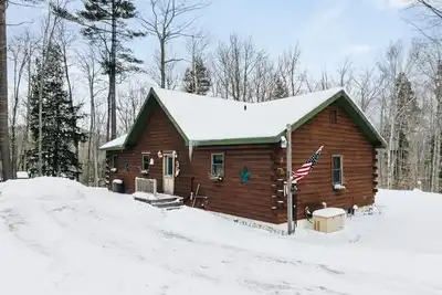 Image de The Hansberry Cabin - Forest Setting - Hiking & Atv Trails - Lake - Pond - River