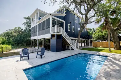 Image de Carolina Mile:Luxurious 4br/3. 5ba Marsh-Front Retreat with Private Pool & Elevator on Edisto Beach