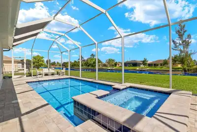 Image de Villa Cape Vida - Brand new 4-bedroom electric-heated pool home on canal - Swfl Rentals