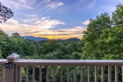 Image de Legacy View Lodge: Amazing View, 2 Kitchens, Near Parkway, Game Room, & Hot Tub