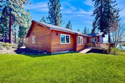 Image de Experience \"Lake Life\" w/ stunning views, expansive deck, bbq - close to village