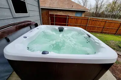 Image de Hot Tub! 4br 3ba Modern, newly remodeled, 16 ppl