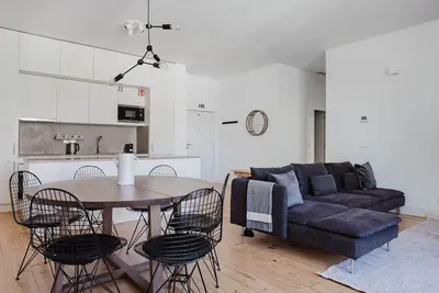 Image de Blueground | Misericórdia, furnished & decorated