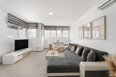 Appartement de vacances 'Dreams Holidays' avec piscine partagée, Wi-Fi et climatisation