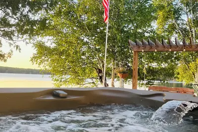 Image de Edgewater at Long Lake - Lakeside Jacuzzi, fireplace, pet friendly, Pontoon boat