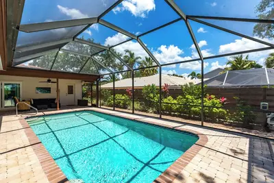 Image de Tide's End (Pool home on canal)
