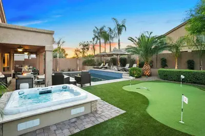 Image de FAMILYComfort+Pool+HotTub+Office+2-story -Close to everything