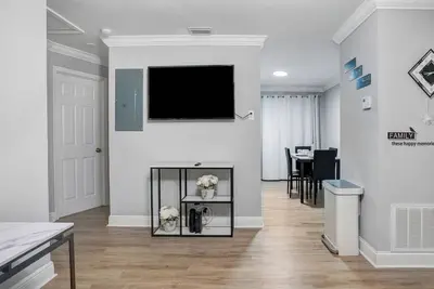 Image de Cozy & Modern Home Near Busch Gardens, Adventure Islands, and Lowry Park Zoo