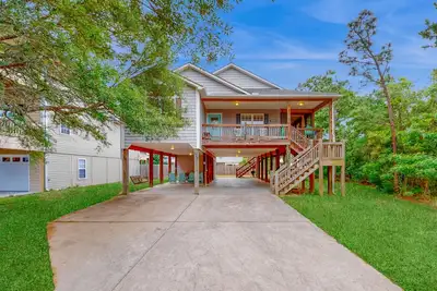Image de Coastal home near beach with enclosed porch and near the intracoastal waterway