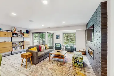 Image de Mountain view condo with pool & hot tub, next to golf course/Nordic center