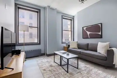 Image de Charming Midtown W 2br w/ Elev, nr Times Sq & Cent Park, by Blueground