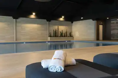 Image de Merveilleuse maison de vacances privée avec bain à remous, piscine, Wifi, Tv et parking