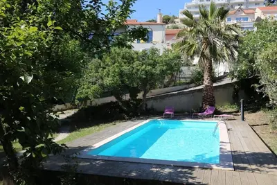 Image de Maisonnette indépendante toute équipée avec piscine et vue mer exceptionnelle