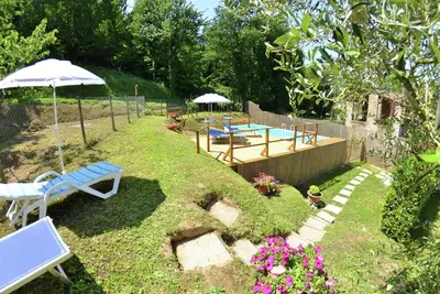 maison de style provençal dans les collines de Lucques et la mer avec piscine