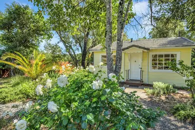 Image de Grapevine Cottage by AvantStay | Hobby Vineyard, Firepit, Ample Outdoor Seating