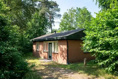 Image de Joli bungalow avec cheminée, près de la Veluwe