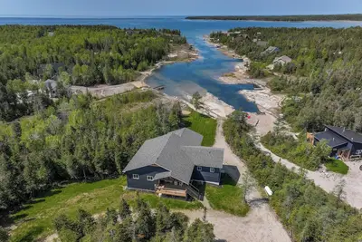 Image de Luxury Lakefront Escape w/ Games Room
