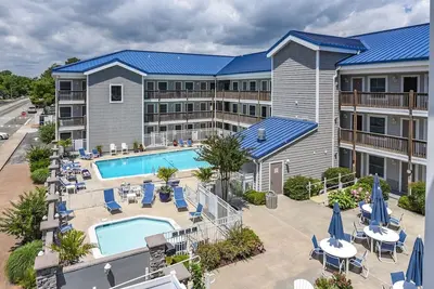 Image de Uptown Ocean Oasis!