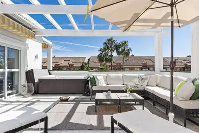 Penthouse La Ola - 3bd Home & Private Jacuzzi!