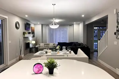 Image de Flowealth Property Luxury Villa 6br Sleeps 17 Near Lake Netflix Tv Wifi