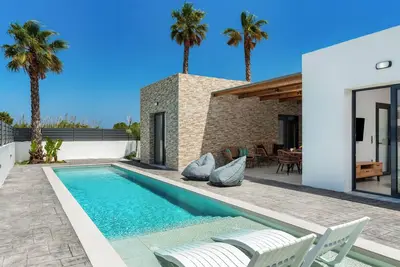 Salty Sun Luxury Villa 6