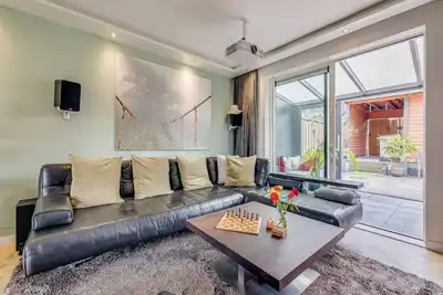 Image de Modern Home with Private Garden