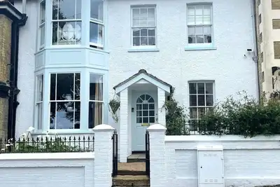 Image de Charming Victorian 4 Bed Cottage - Dog Friendly - Close to Town Centre and Beach