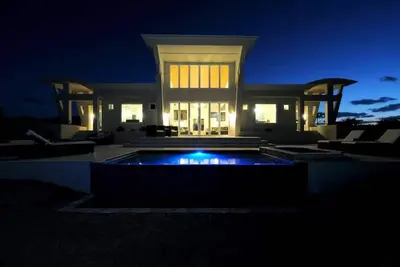 Image de Contemporary Beach Villa w/ Private Pool