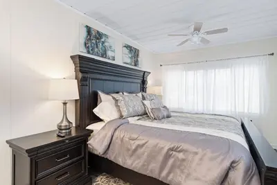 Image de Cozy vintage home in the heart of Riverside one block from golf, and much more