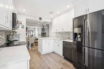 Image de Updated Townhouse in the Heart of the Hamptons