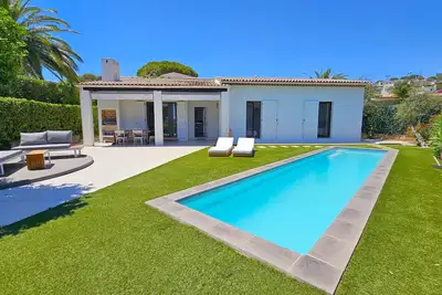 Image de Superbe Villa Moderne, Avec Piscine, Domaine des Hauts de Vaugrenier