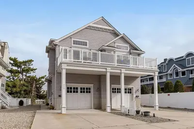 Image de Amazing 5 bedroom Av beach house walkable to beach/bay/all restaurants/shops