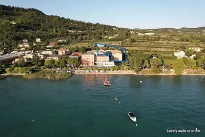 Image de Holiday apartment with private beach, lake view, elegant, new on the lakefront