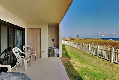 Image de Ocean Breeze West #106 | Gulf Front Condo, First Floor, Pool, Grills + Gym!