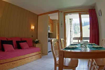 Image de À 100m des pistes de ski, 1er étage, vue pistes de ski, balcon, télévision, 25m², Valmorel