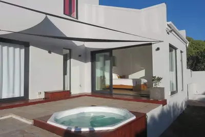 Image de Cape white villa - Main suite  (No Load shedding)