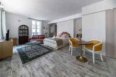 Image de Superbe studio avec terrasse dans immeuble classé