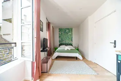 Image de Superbe studio climatisé dans immeuble classé