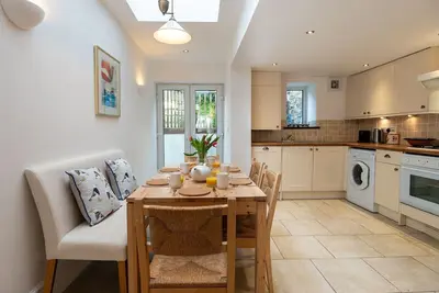 Image de 24 Rosemary Lane - located in the heart of Beaumari